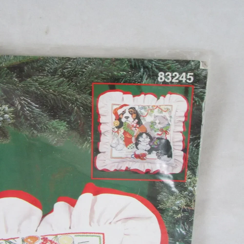 Bucilla Santa Paws Cross Stitch Pillow/ Picture Kit 83245 Dog Cats Pets New 1995